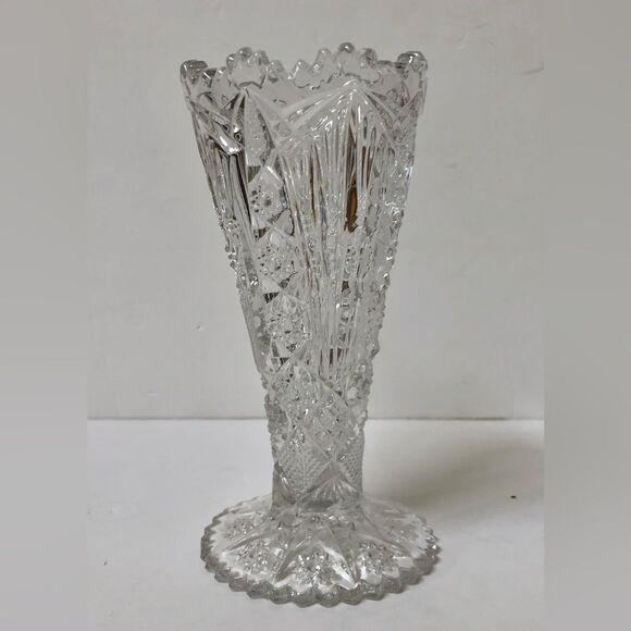 A BEAUTIFUL DESING VASE FLOWER 6.5" CLEAR GLASS, ELEGANT VASE FOR OFFICE OR HOME - Picture 3 of 11